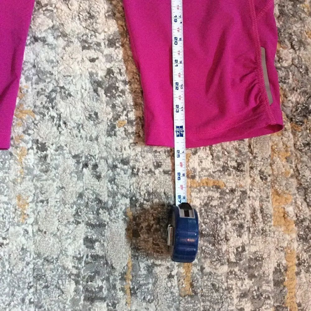 ATHLETA DOBBY BE FREE REFLECTIVE CAPRI LEGGINGS! M - Picture 5 of 8